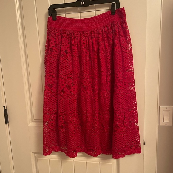 Red lace skirt - Picture 2 of 4